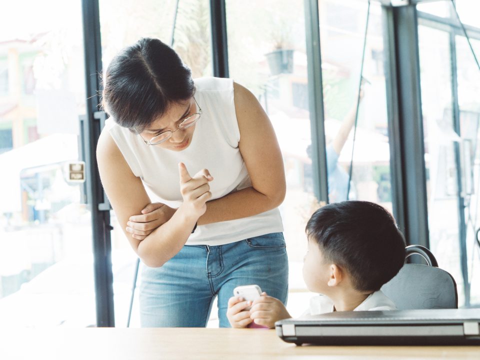Menghukum anak yang berbohong