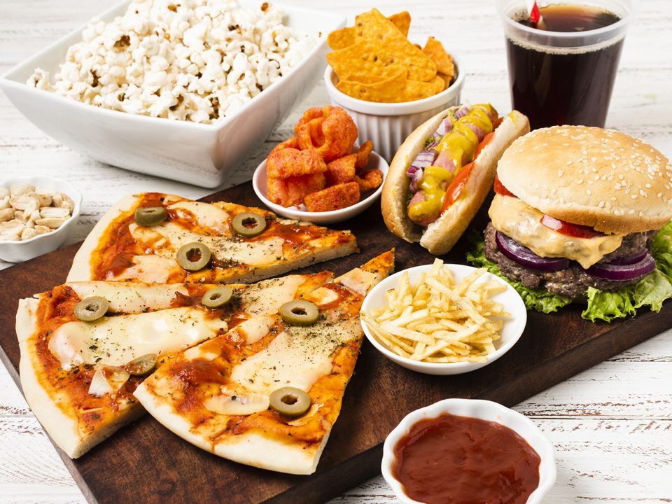 Makanan berminyak penyebab munculnya komedo