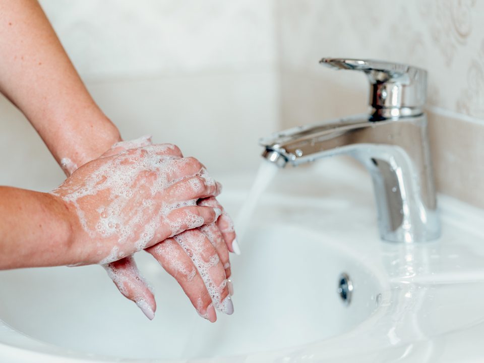 kulit kering akibat sering cuci tangan