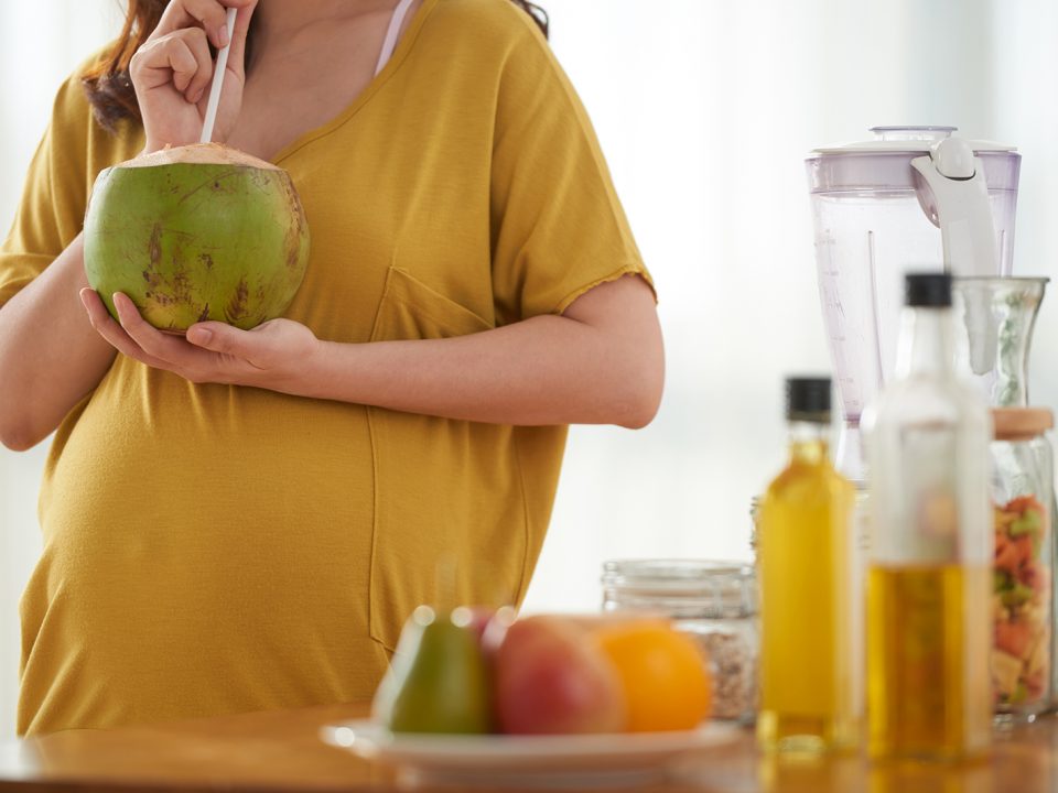 Manfaat air kelapa bagi ibu hamil