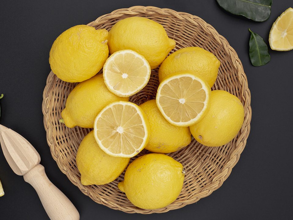 Lemon bahan pembersih lantai alami