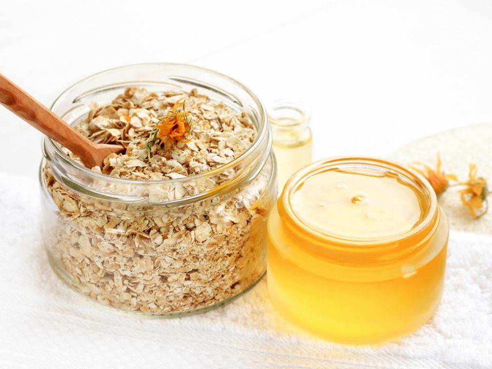 Body Scrub Oatmeal dan Madu