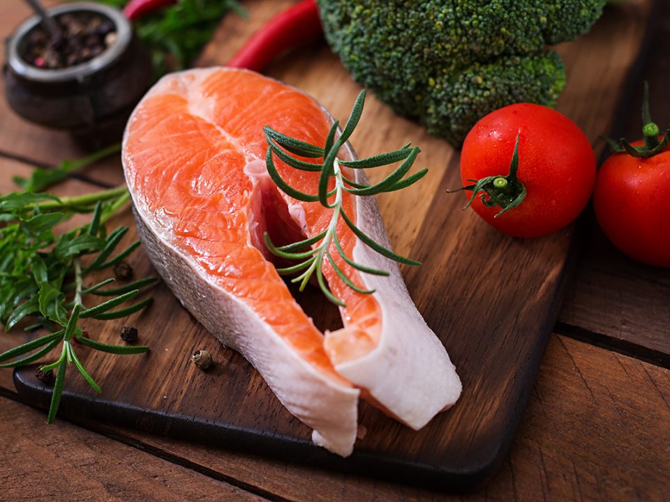 Salmon makanan anak cerdas
