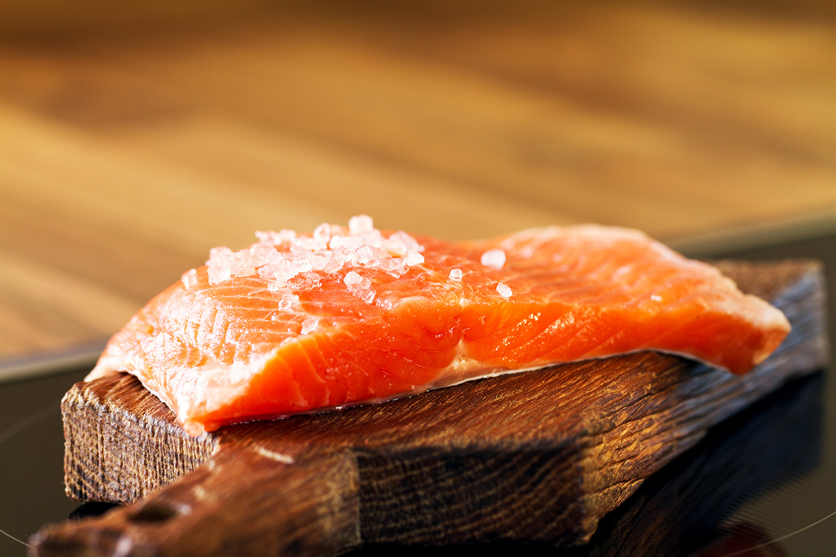 Memilih salmon segar