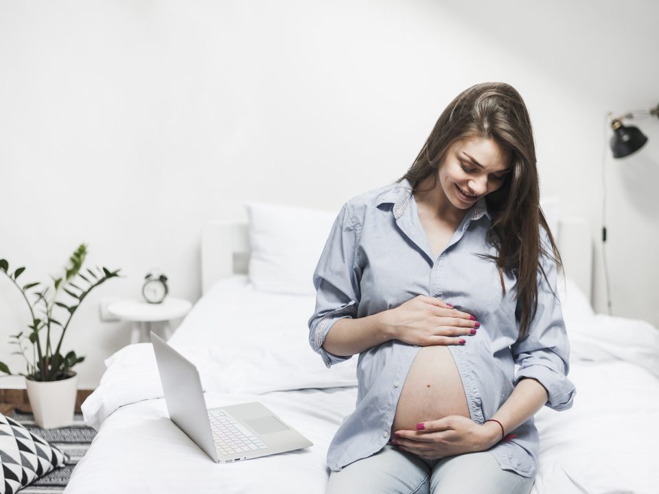 Mencegah stretch mark saat hamil