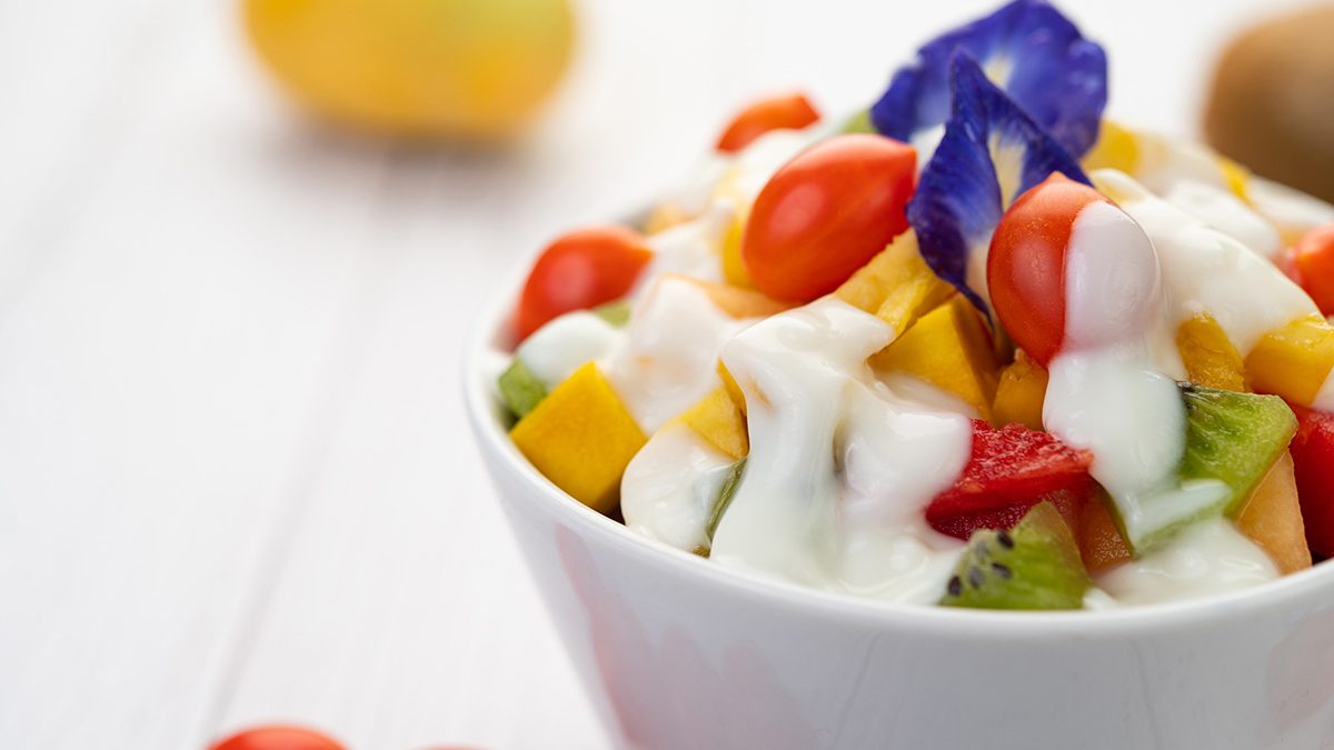 Salad buah camilan sehat untuk anak