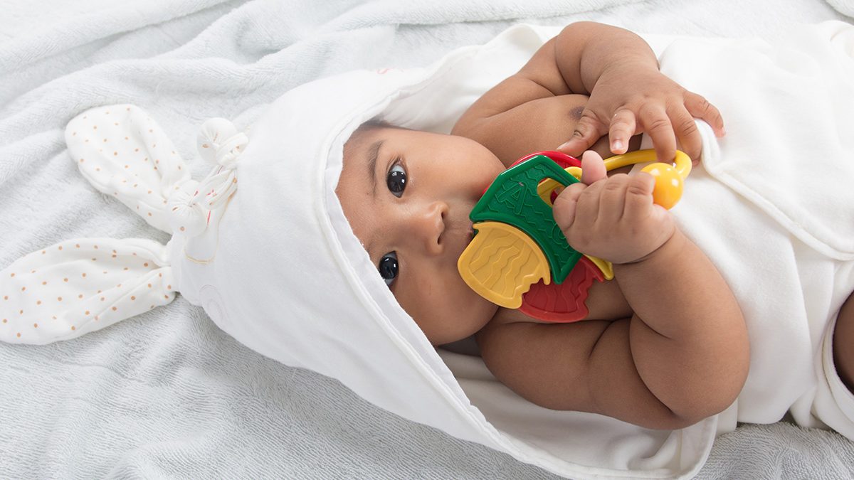 Tips memilih teether untuk bayi