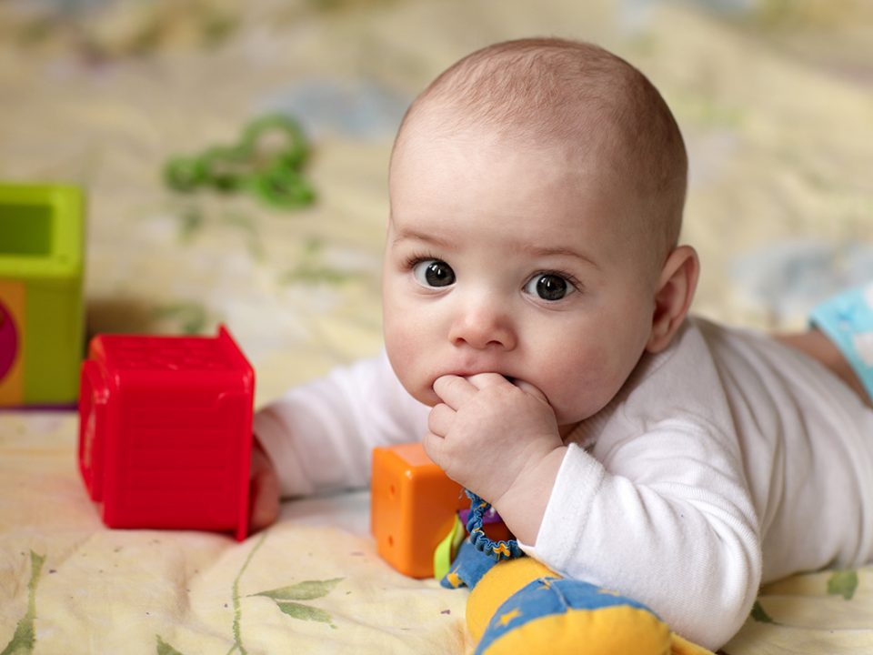 cara melatih bayi tengkurap