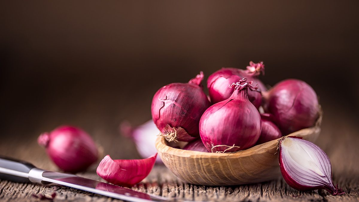 Menghilangkan bekas gigitan nyamuk dengan bawang merah