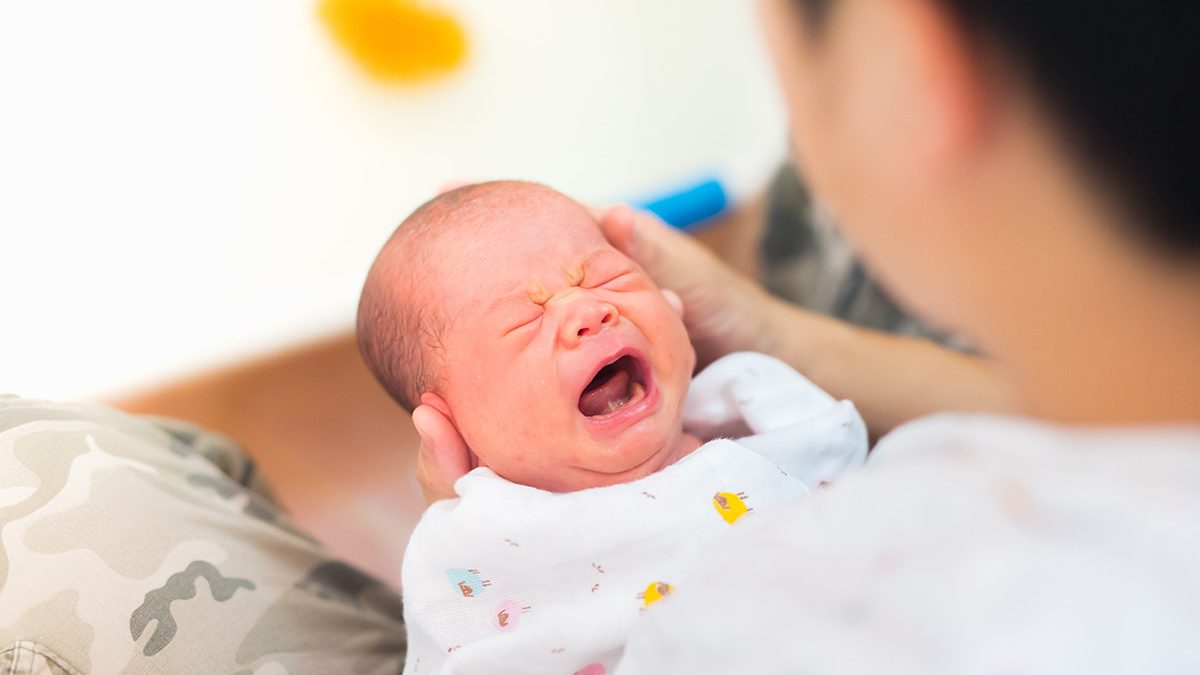 manfaat tangisan bagi bayi
