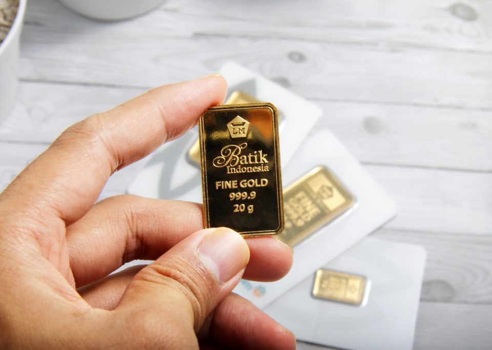 penyebab harga emas naik