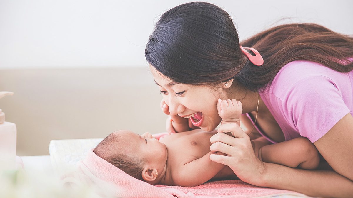 Mengajak bayi ngobrol