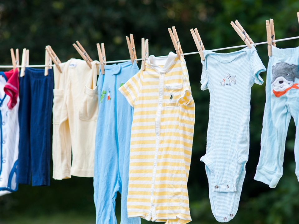 Mencuci Baju Bayi