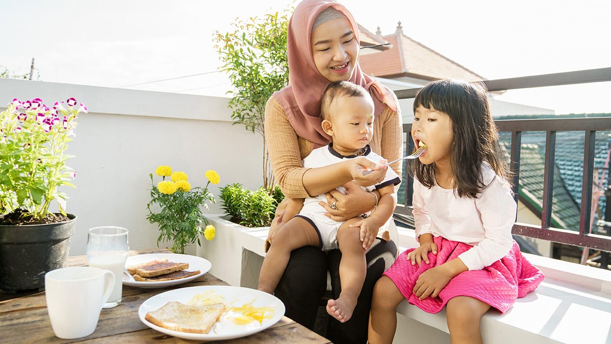 Membiasakan Anak Sarapan