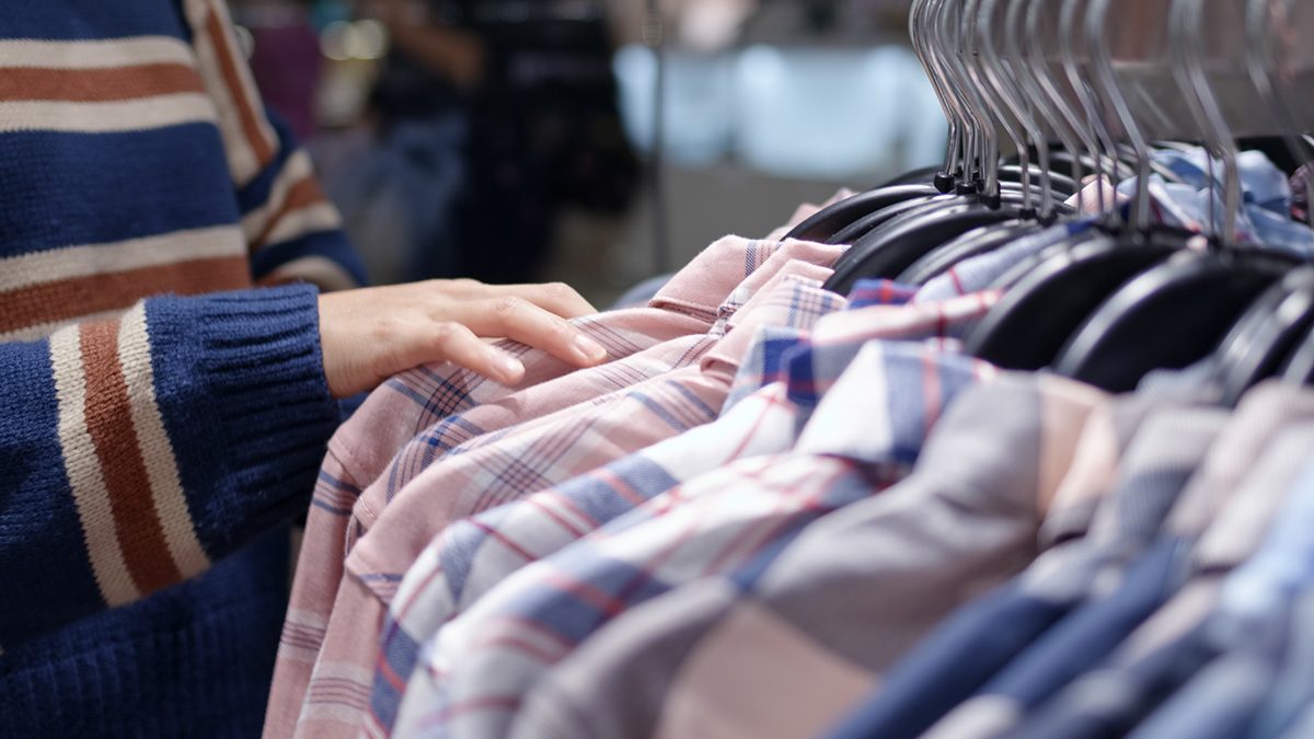 Membeli Baju Thrift