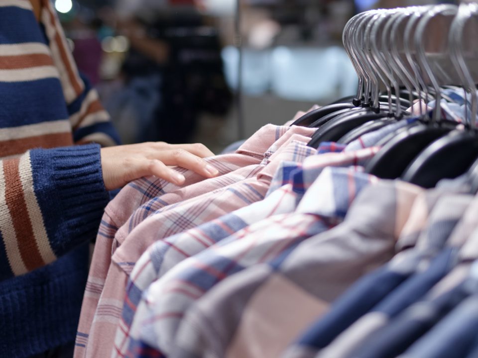 Membeli Baju Thrift