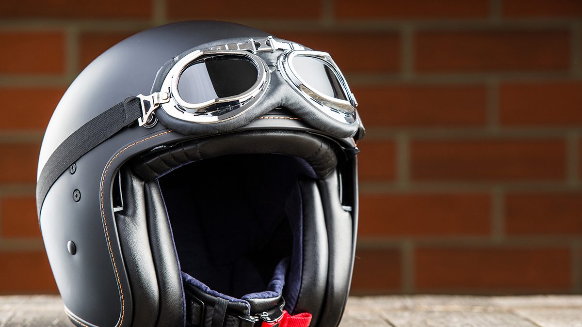 Cara Mencuci Helm