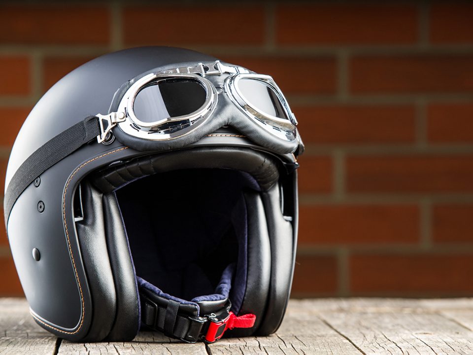 Cara Mencuci Helm