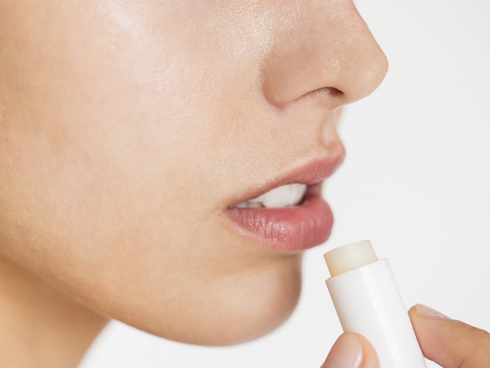 Lindungi bibir dengan lip balm