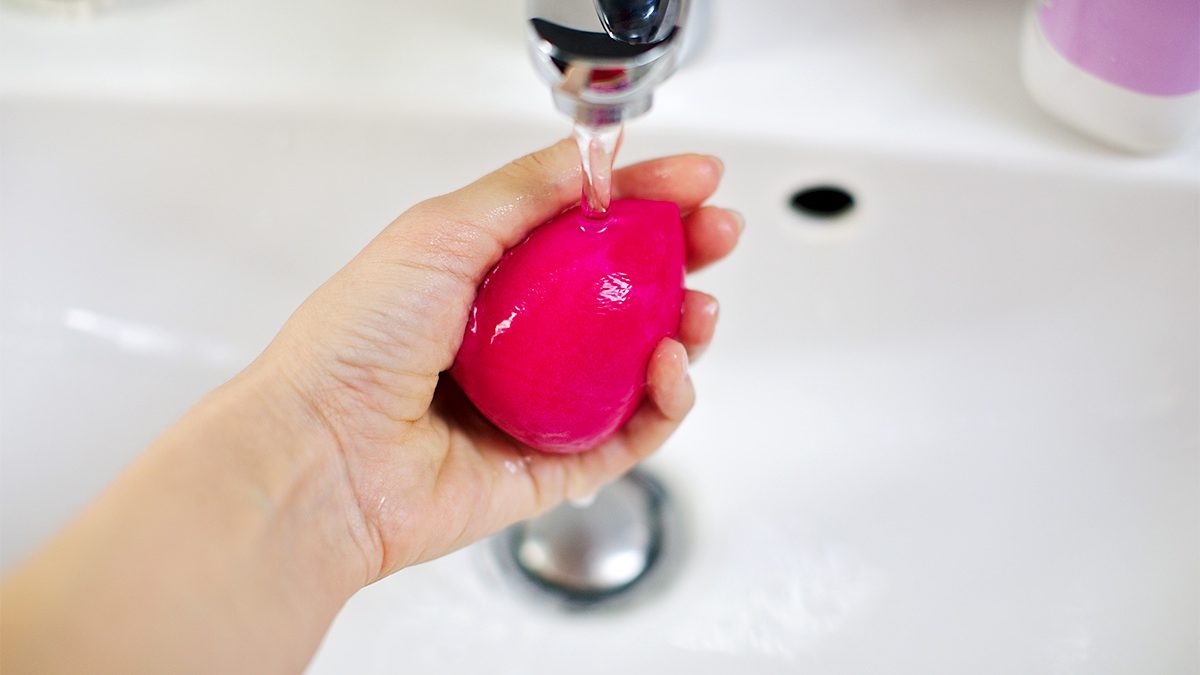 Membersihkan Beauty Blender