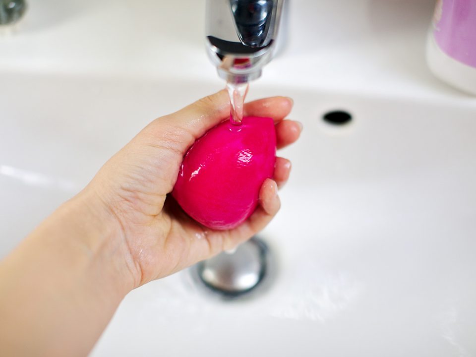 Membersihkan Beauty Blender