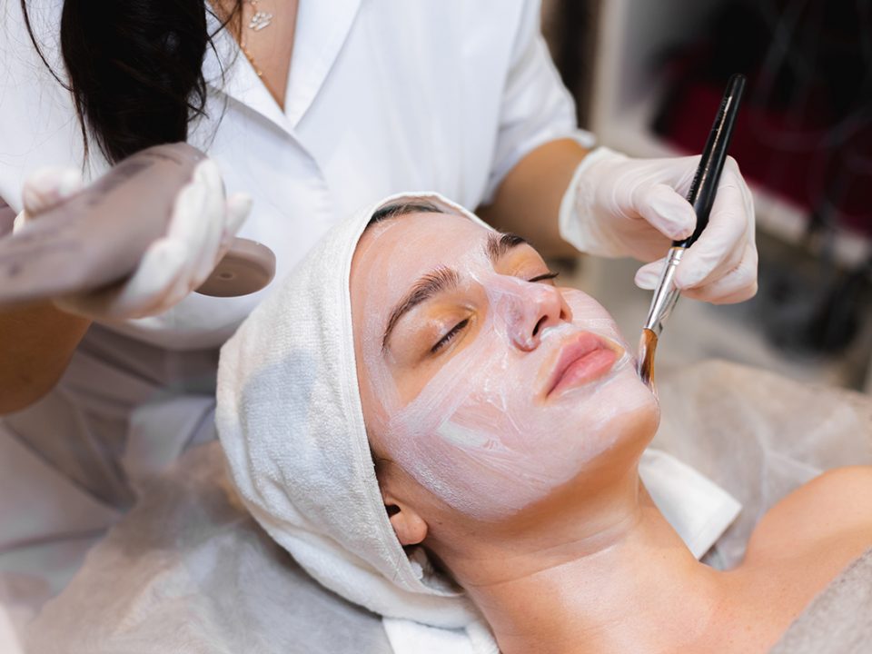 Perawatan Wajah di Salon