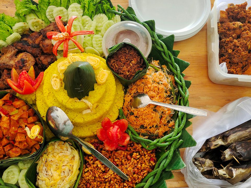 Cara Menghias Tumpeng