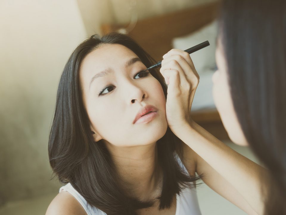 Cara Memakai Eyeliner