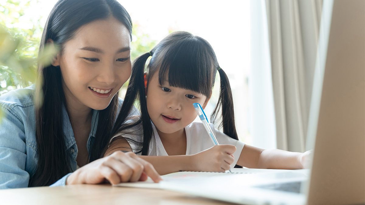 Anak Belajar Bahasa Inggris