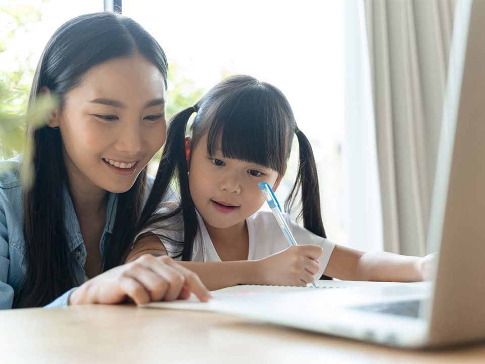 Anak Belajar Bahasa Inggris