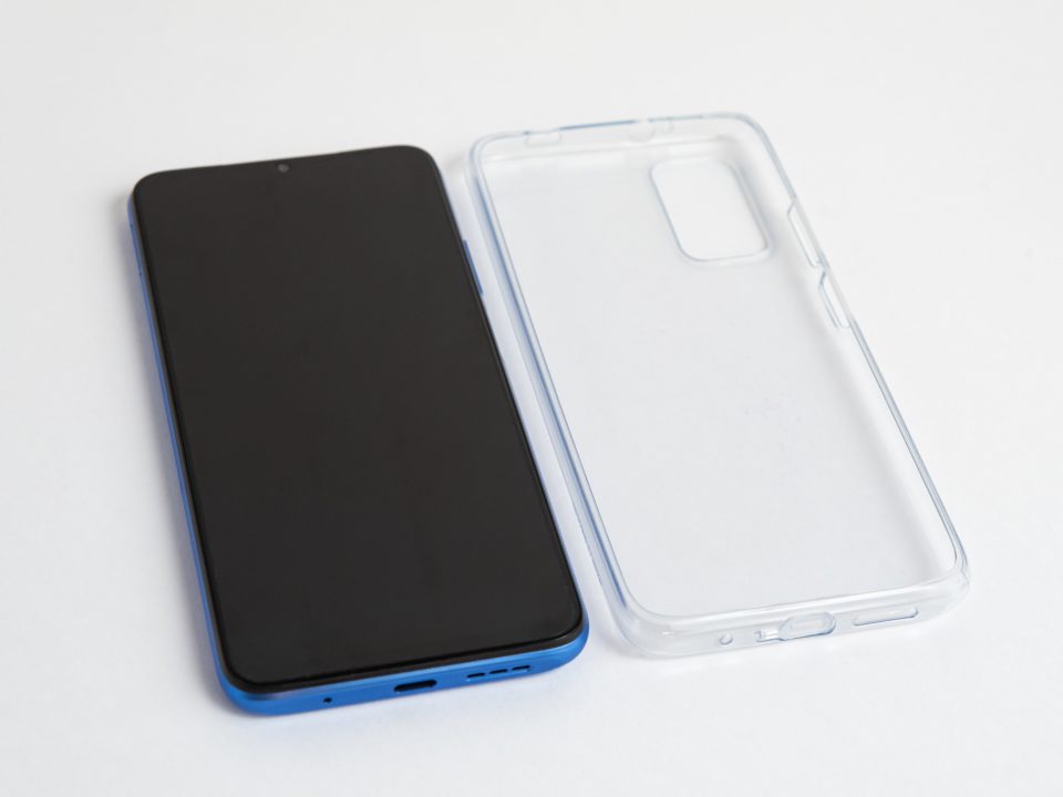 Cara membersihkan casing HP