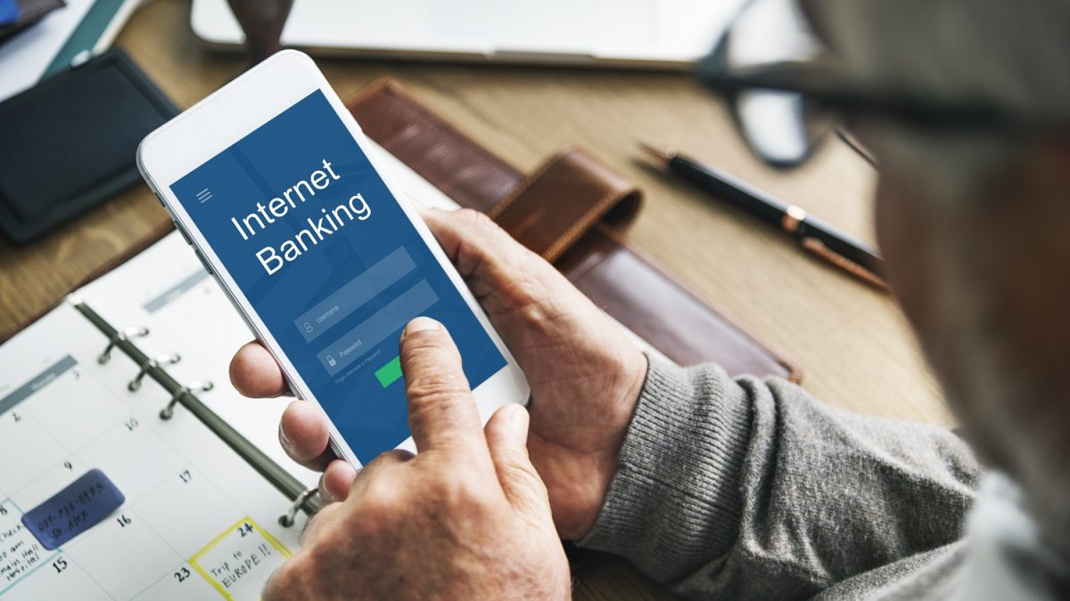 Menabung di bank