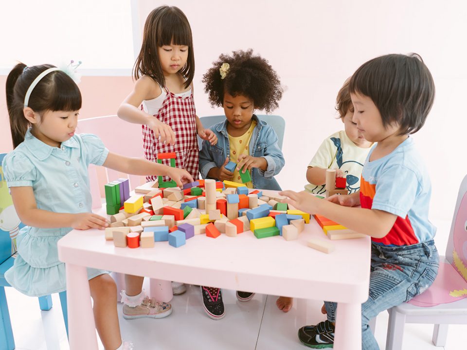 Menitipkan Anak di Daycare