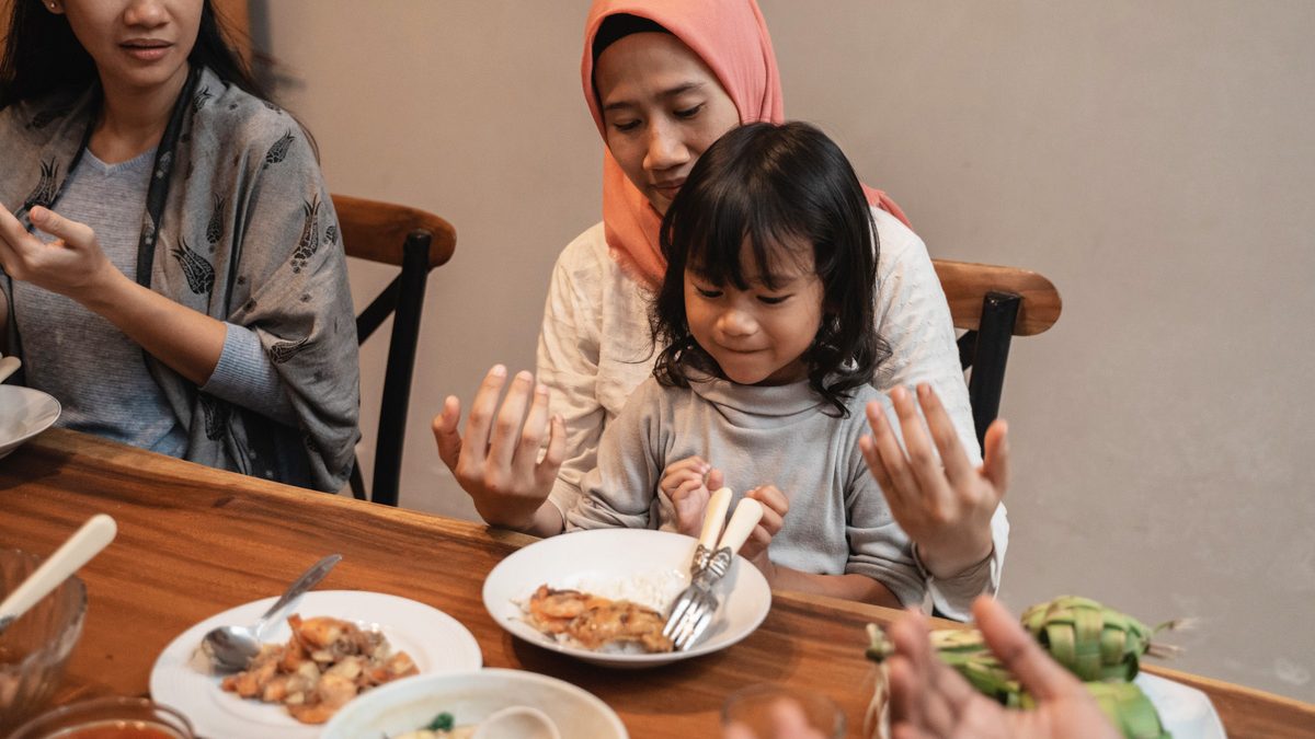 Membangunkan Anak Sahur