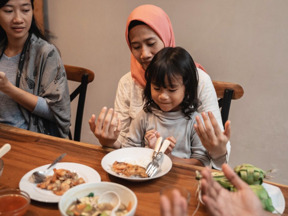 Membangunkan Anak Sahur