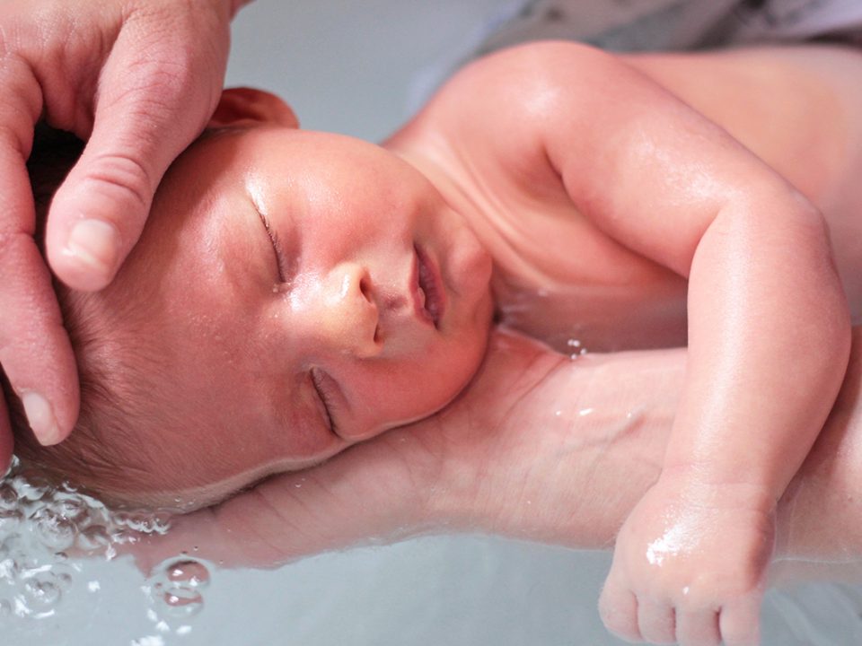 Cara Memandikan Bayi