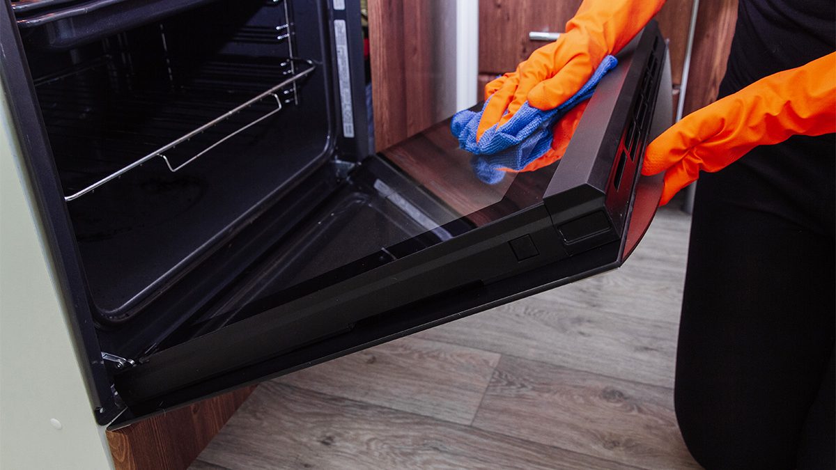 Cara membersihkan oven