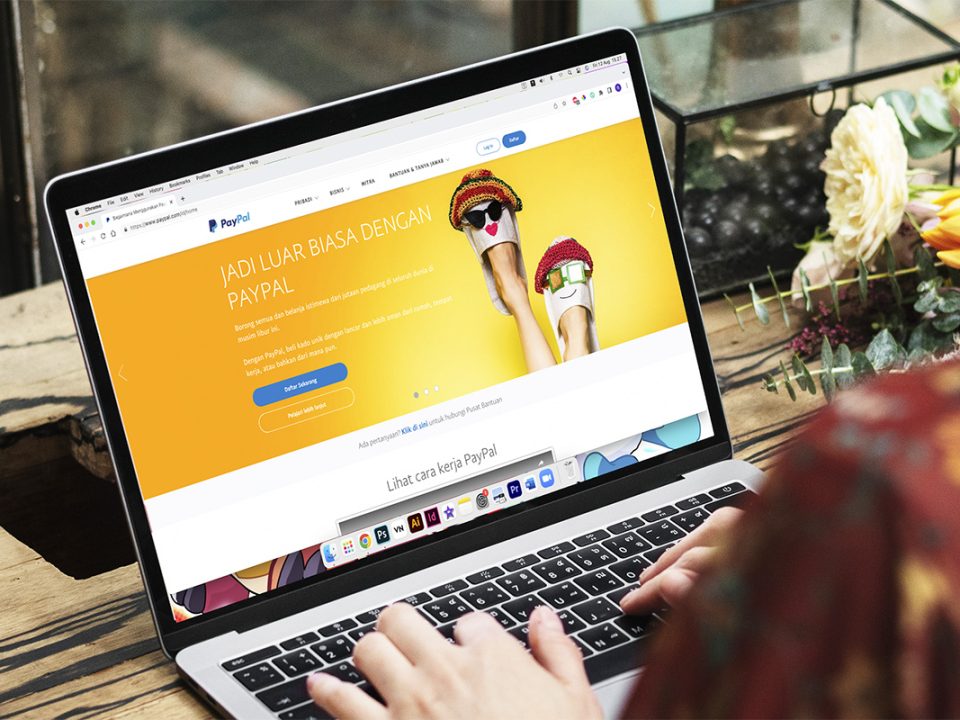Mengunakan PayPal