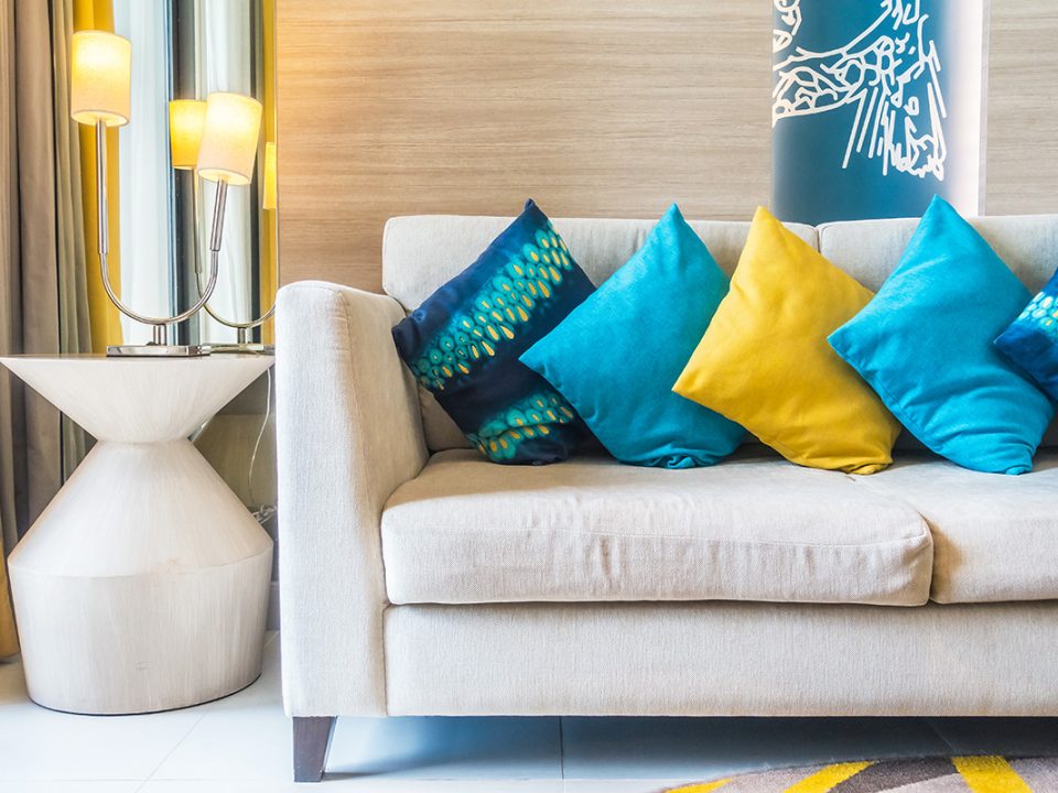 Memilih Bantal Sofa