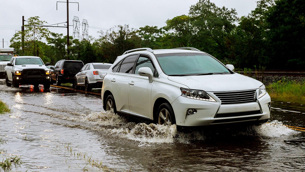 Mobil Kena Banjir