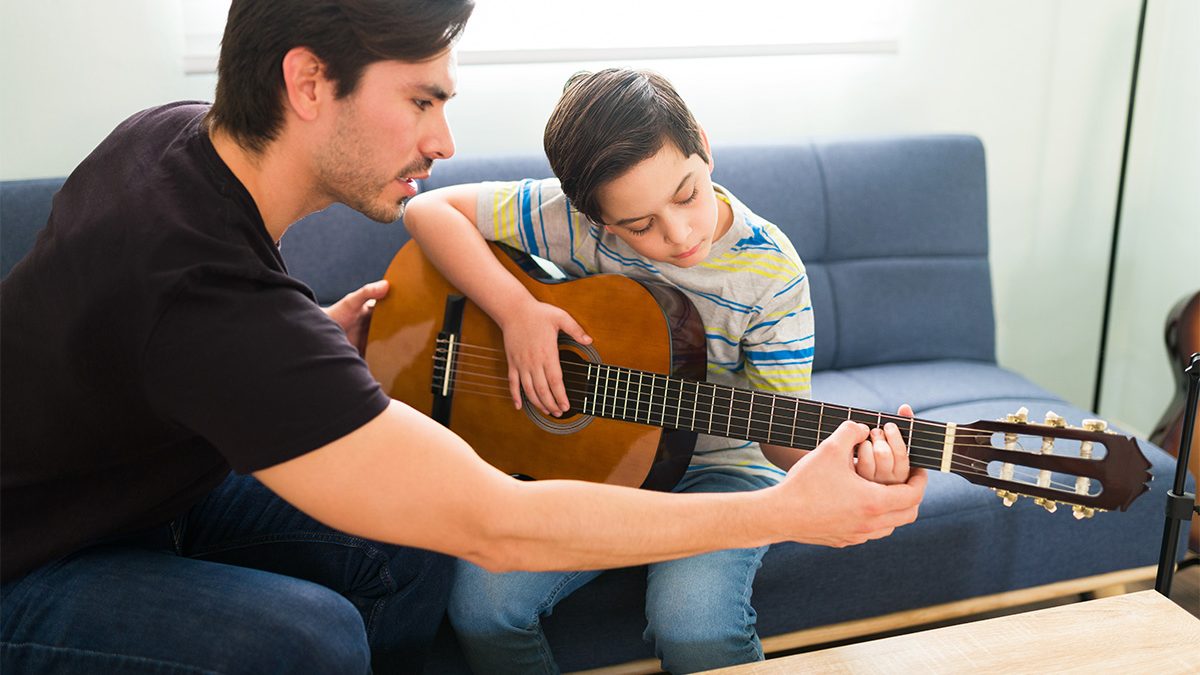 Melatih Musik Anak