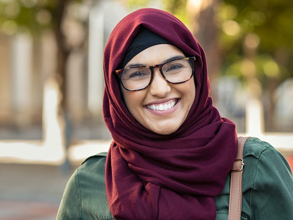 Kacamata untuk Berhijab