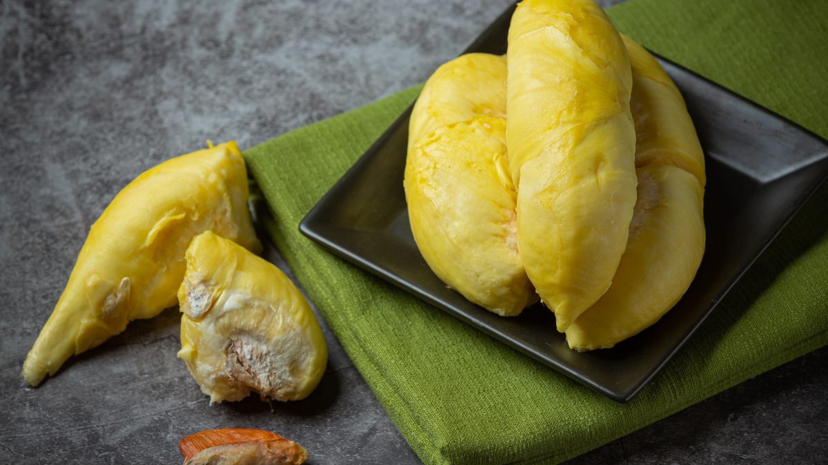 Ibu hamil makan durian