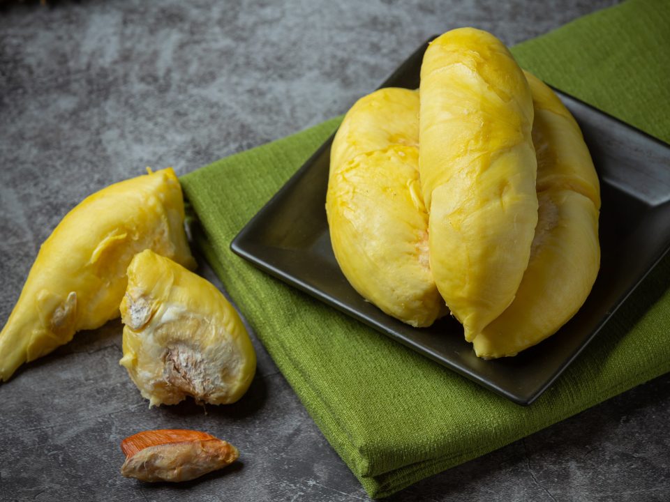 Ibu hamil makan durian