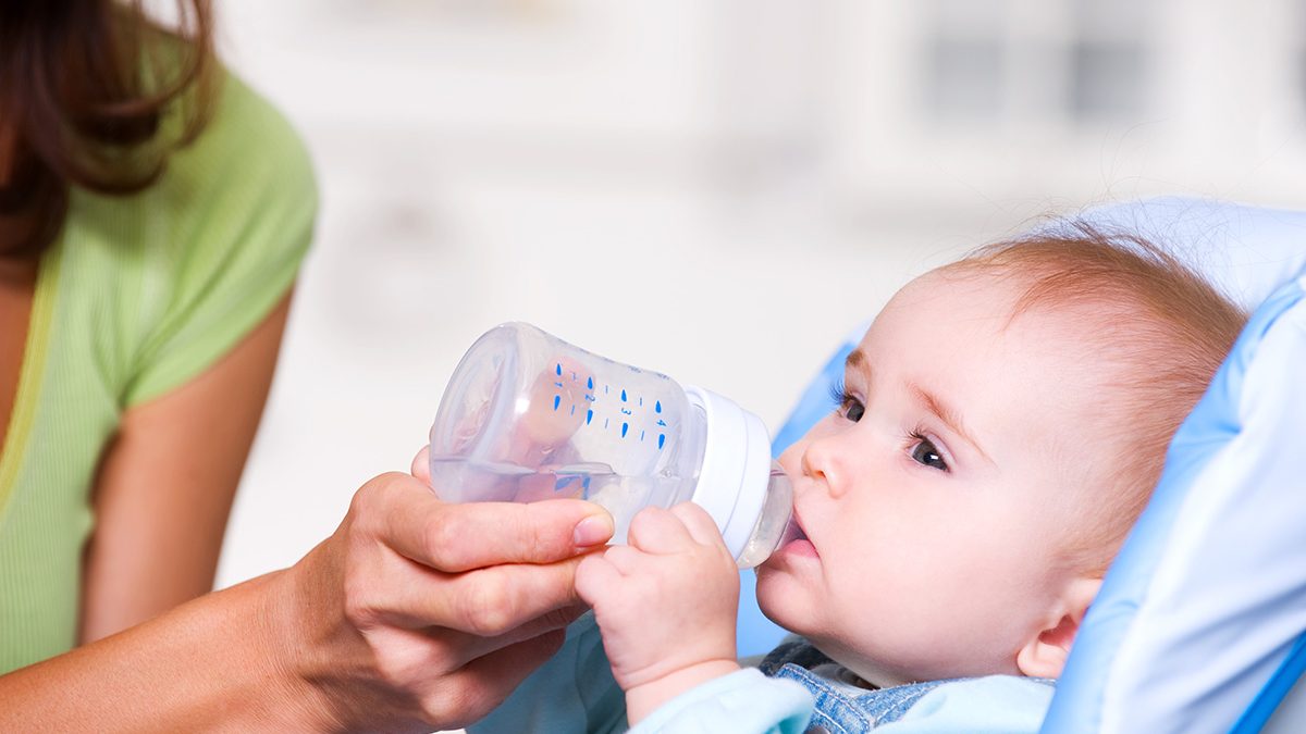Bayi Minum Air Putih