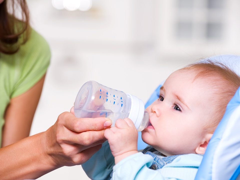 Bayi Minum Air Putih