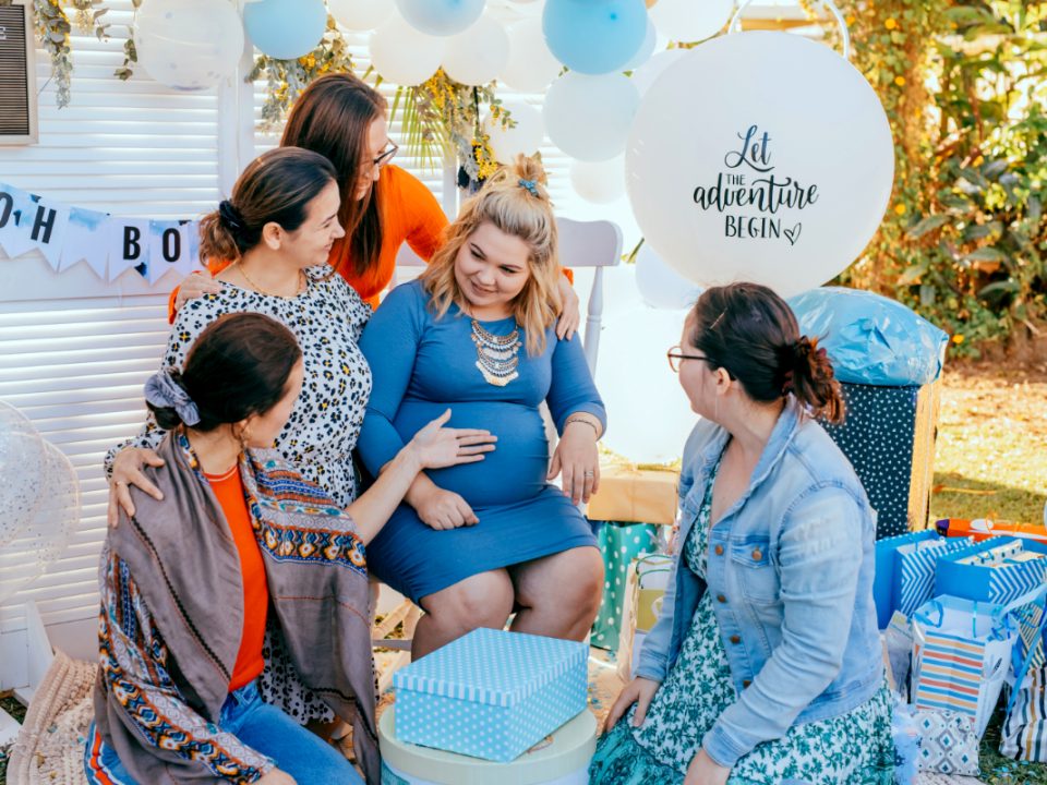 Mengadakan Baby Shower