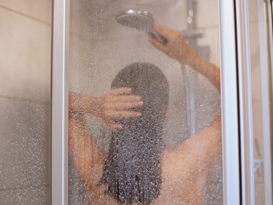 Mandi Air Dingin Atau Hangat