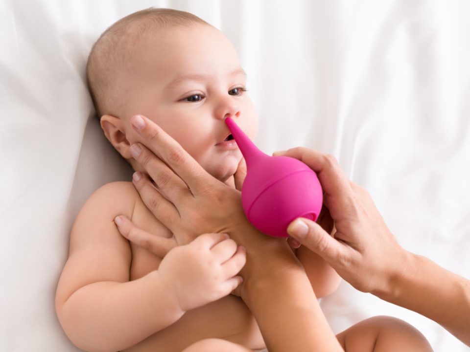 Mengeluarkan Ingus Bayi