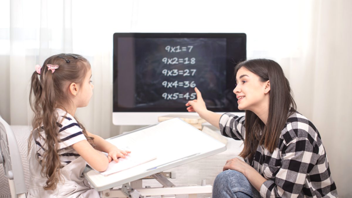 Anak belajar matematika